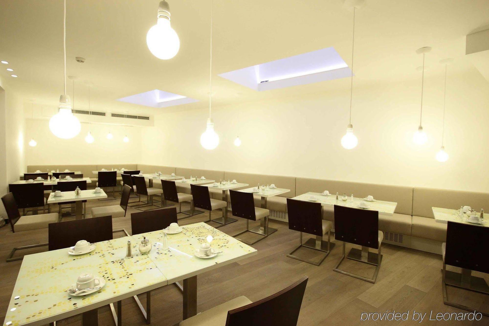 Pure White Praag