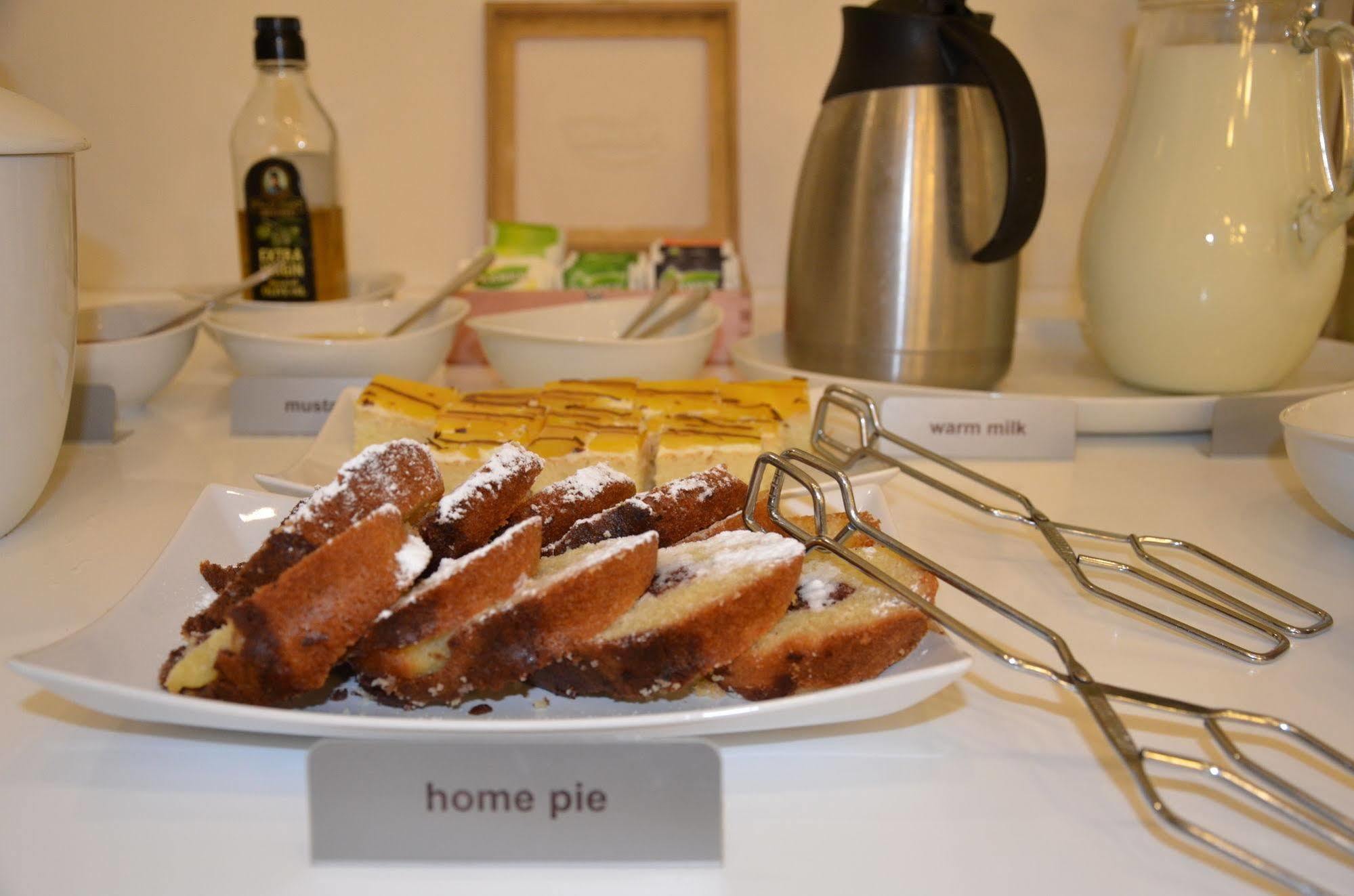 Pure White Hotel Prag